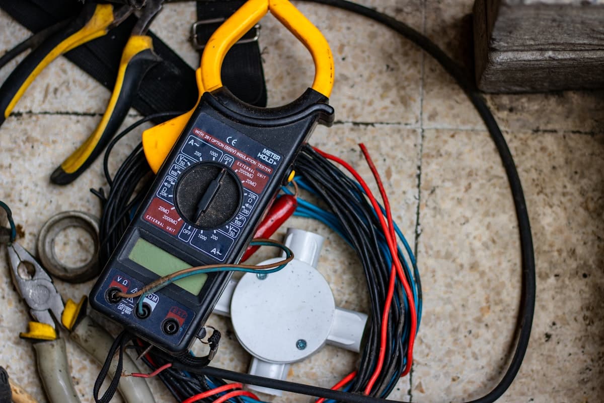 Elektros instaliacijos atnaujinimas bute: senų daugiabučių renovacijos gidas